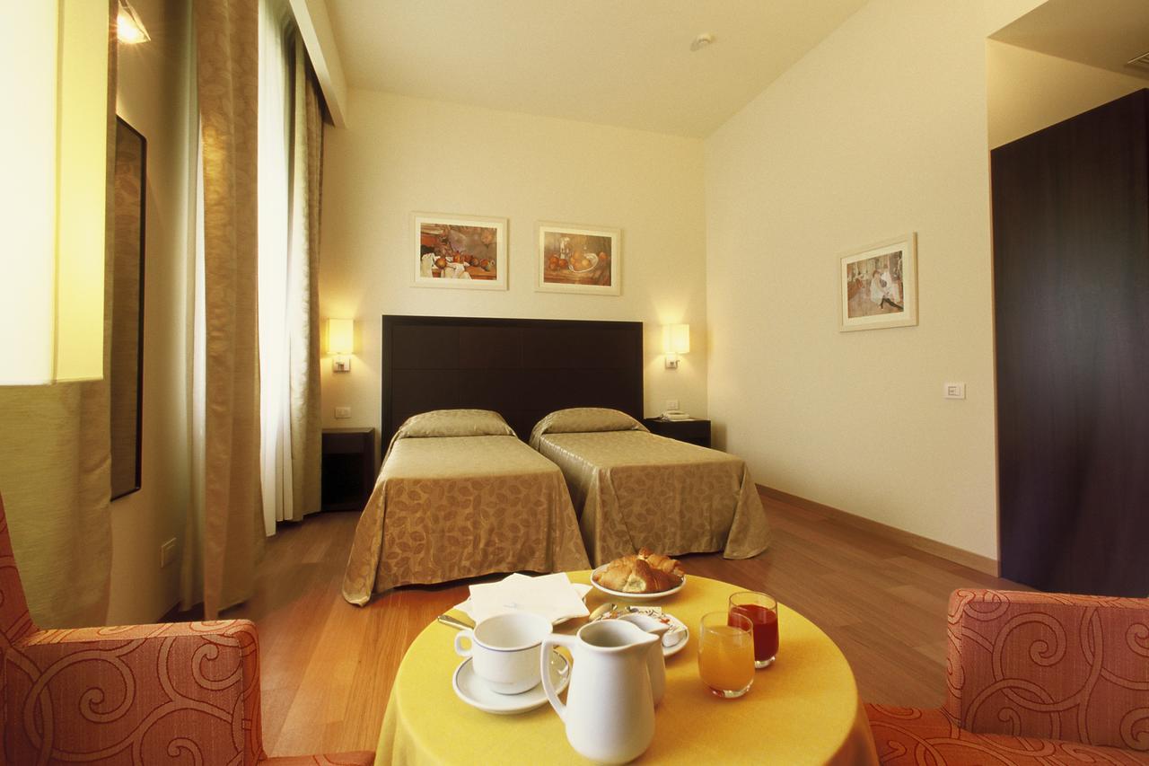 Standard Twin Room,1228812416:JPEG